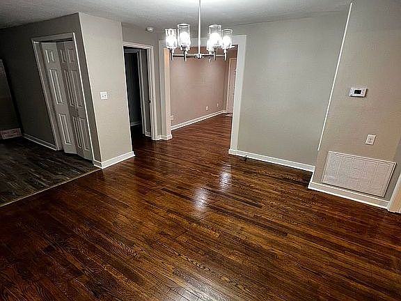 5th image of 609 W College St
