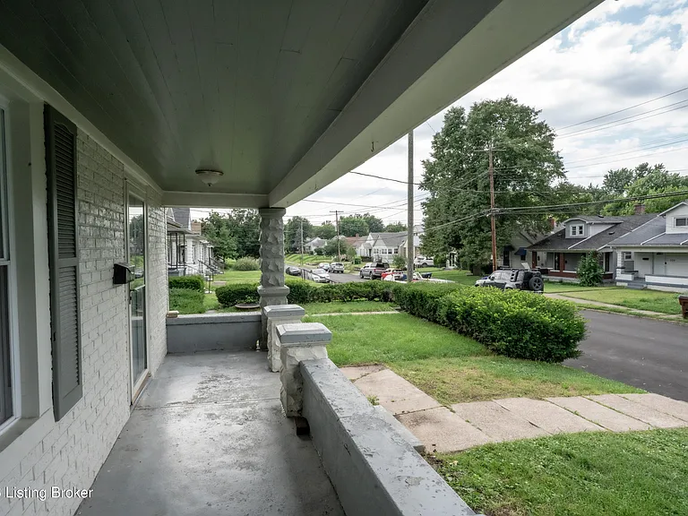 504 Montana Ave — Photo 3