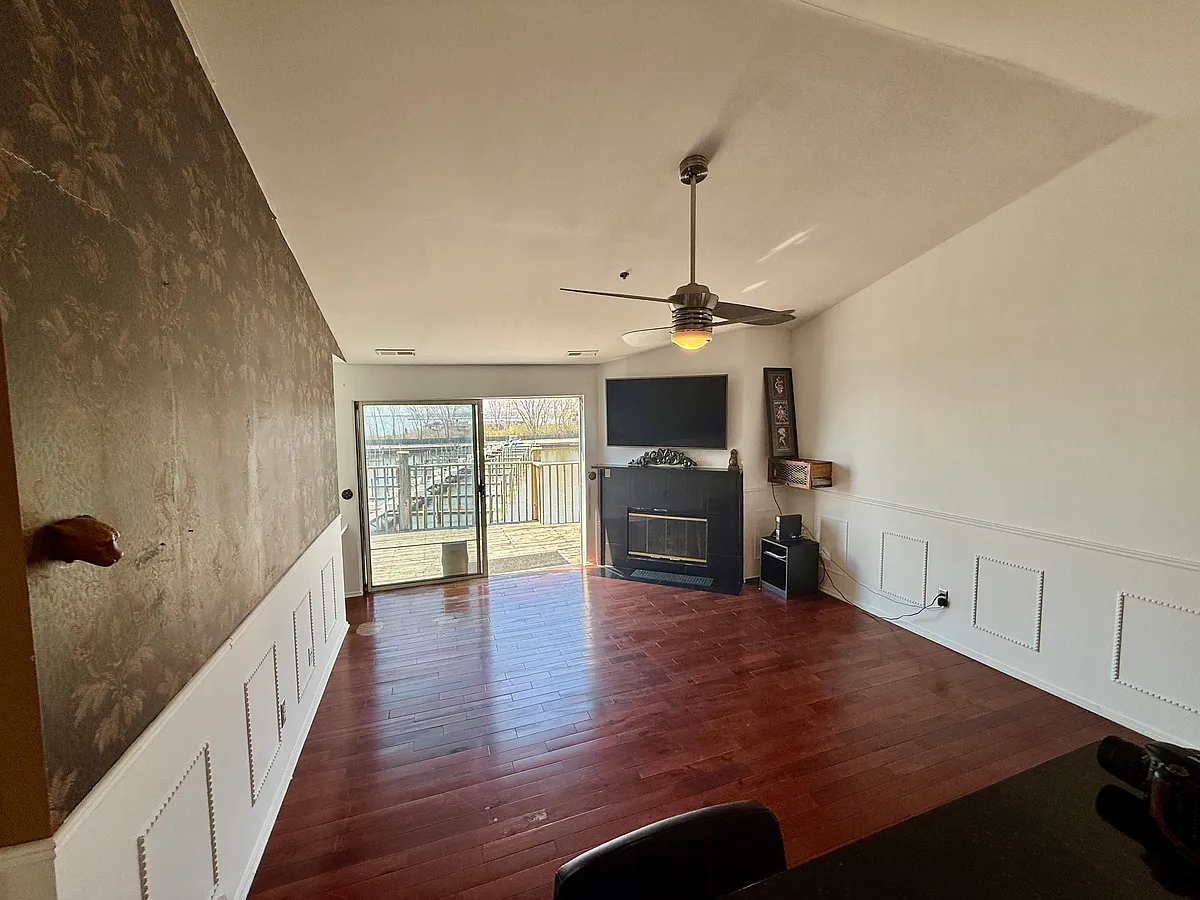 Building Photo - 37510 Jefferson Ave #303