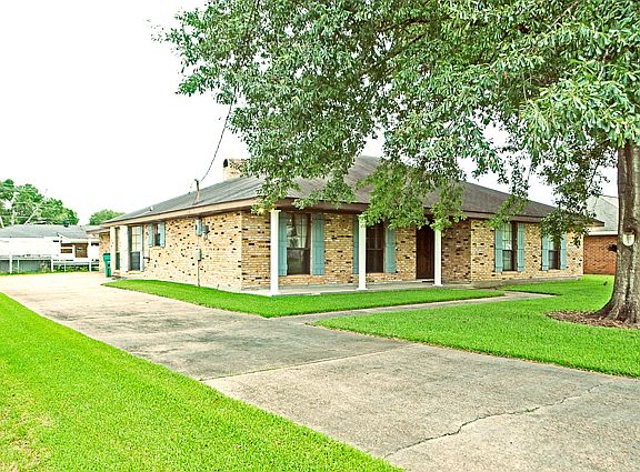 2nd image of 810 Oak Ln