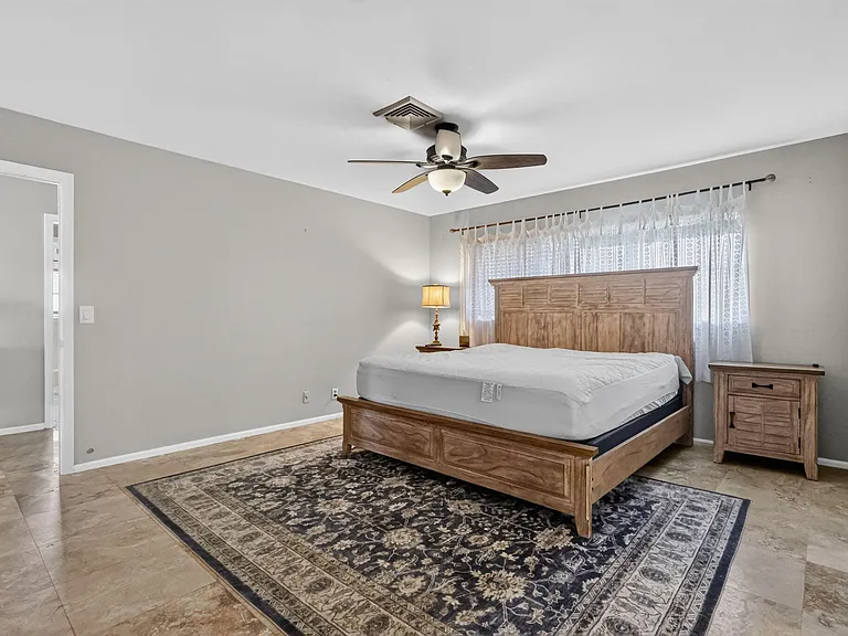 213 Rio Vista Cir — Photo 9