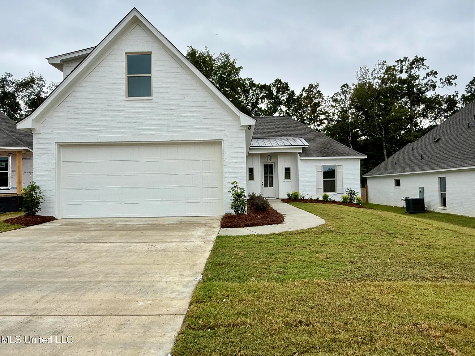 340 Oakville Cir photo 1