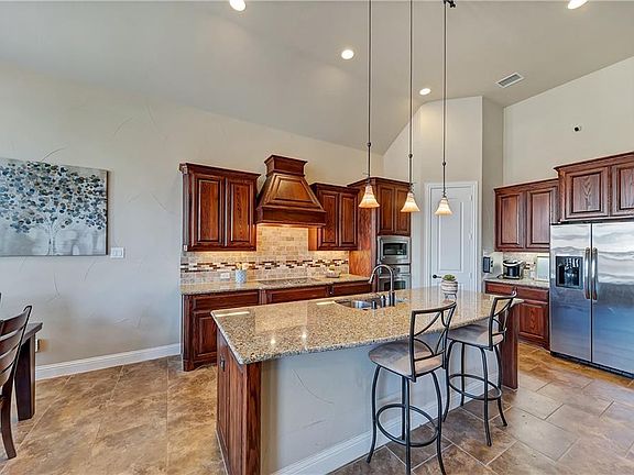 3rd image of 2836 Sherwood Dr