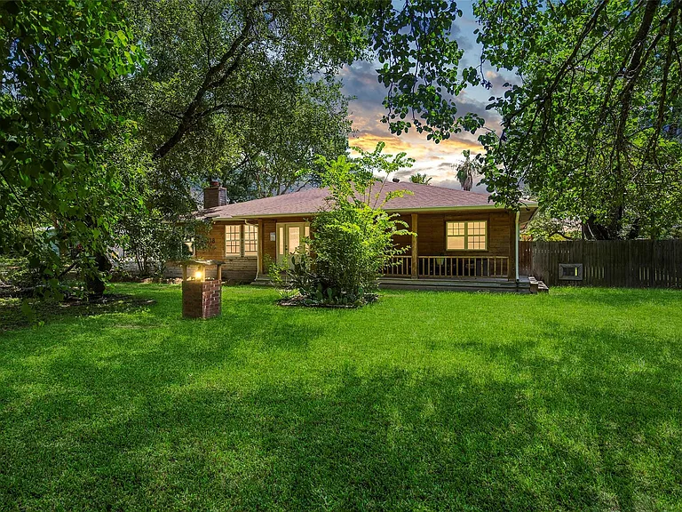 18718 Vickers Rd — Photo 32