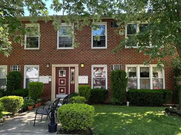 475 Armstrong Ave #1E, Staten Island, NY 10308