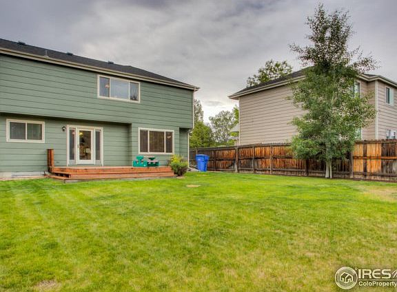 Large grass yard w/sprinklers!