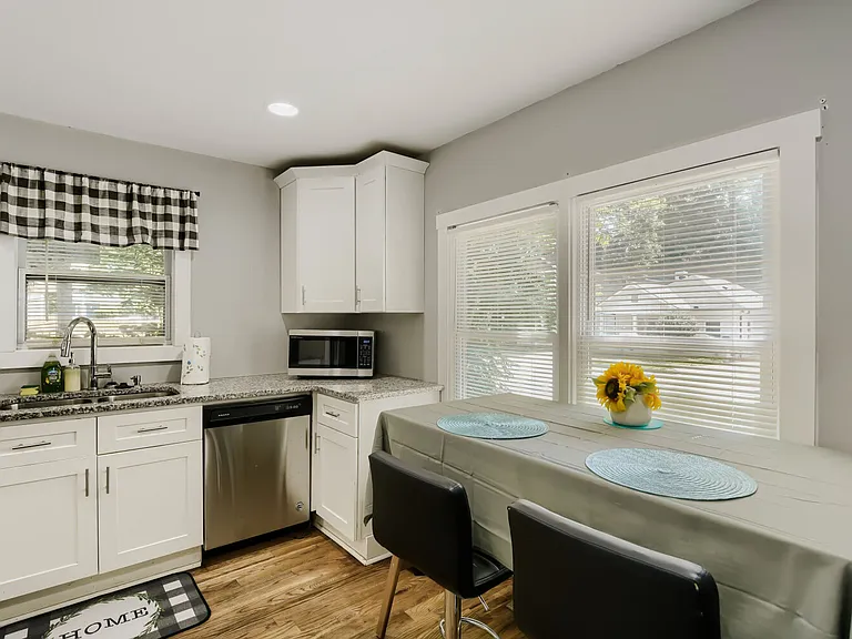 1089 McDaniel St SW — Photo 9