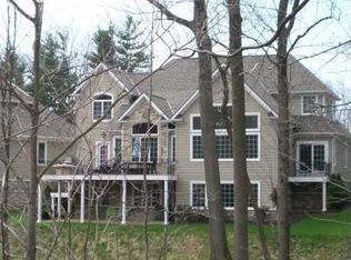 4 Creek Rdg, Rocky River, OH 44116