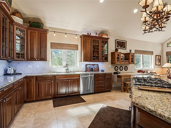 3rd image of 900 Southwood Blvd #5