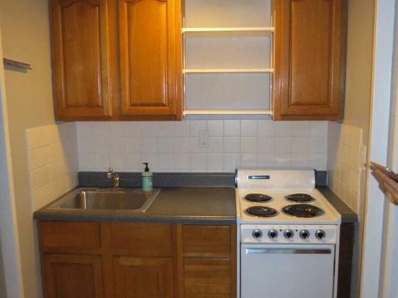 5th image of 2599 Hyde St