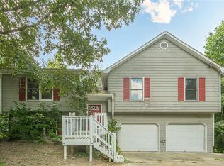 554 Oak Landing Cir, Douglasville, GA 30134