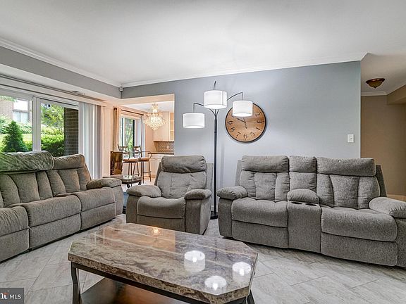 3rd image of 9730 Kingsbridge Dr APT 2