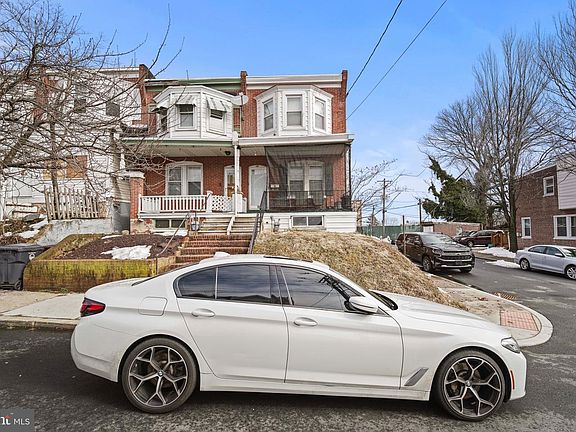 3rd image of 19 E 25th St
