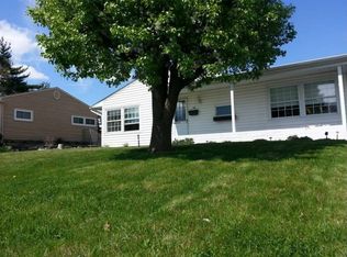 94 Blue Spruce Ln, Levittown, PA 19054