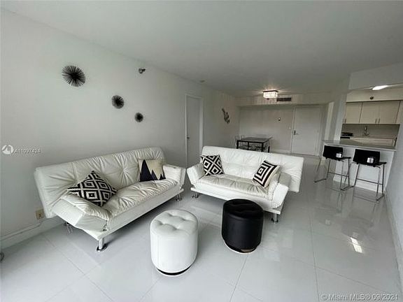 4th image of 3300 NE 191st St APT 504