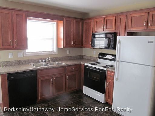 3rd image of 323B S 7th St