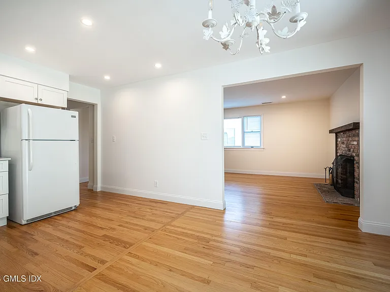 157 E Elm St #B — Photo 8