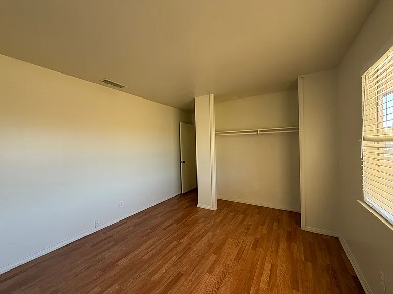 29205 Exeter St — Photo 42
