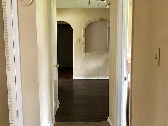 5th image of 429 Darlene Ln