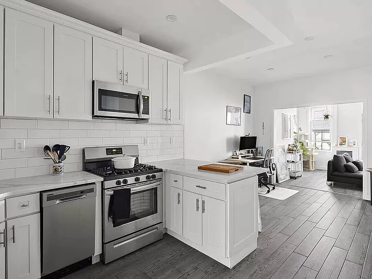 208A Calyer St #1 — Photo 2