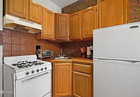 3rd image of 340 Atlantic Ave APT 3