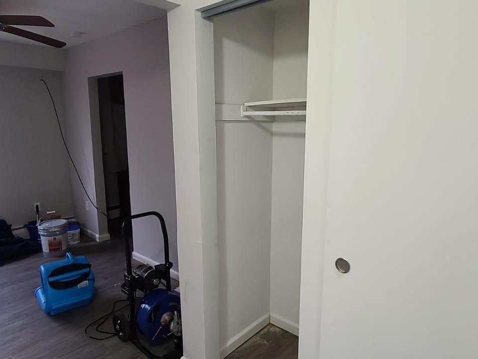 1st image of 1725 Garden Ln