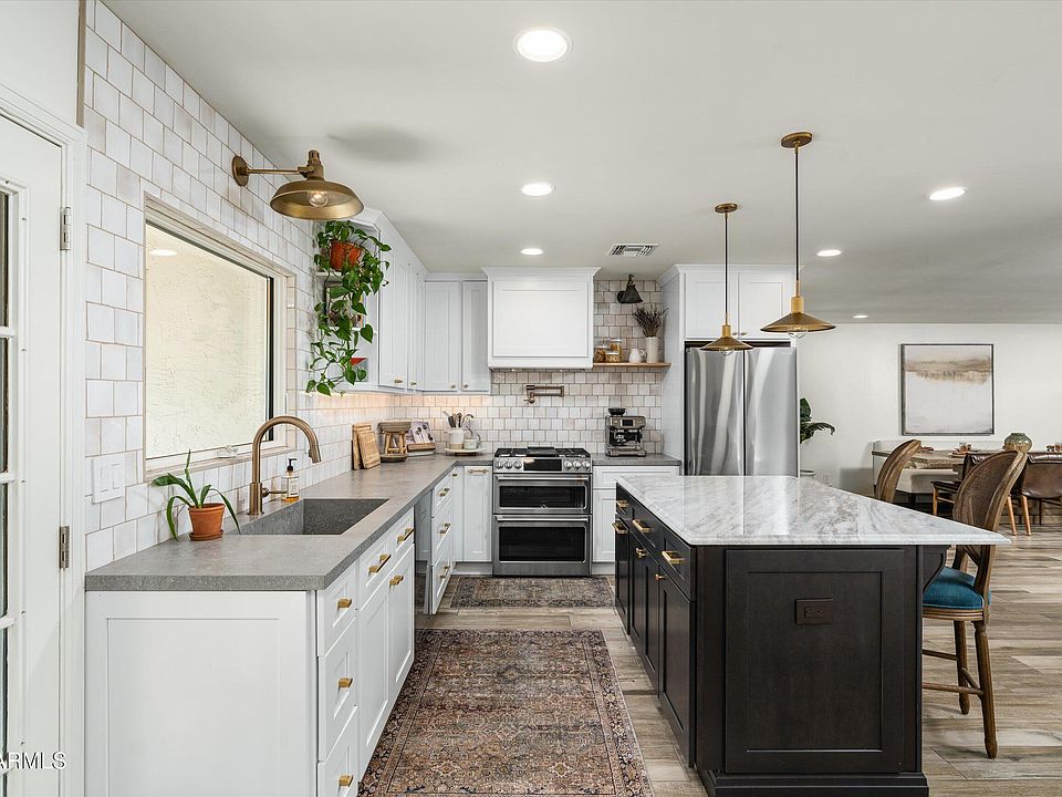 1st image of 610 E CARMEN Street