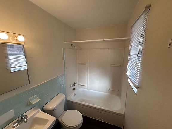 5th image of 1431 Huffman Ave #B