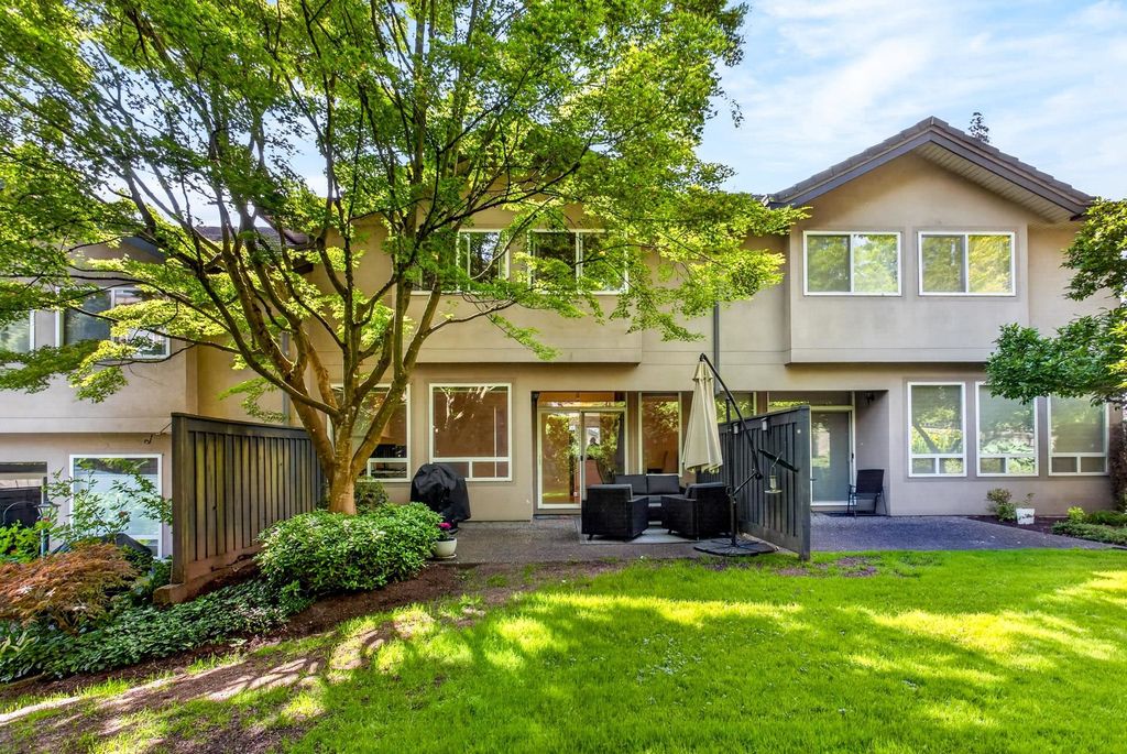 Apartment in Pt Coquitlam - View 3