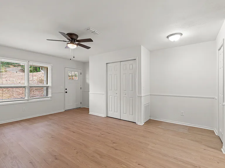 303 Springdale Dr #B — Photo 11