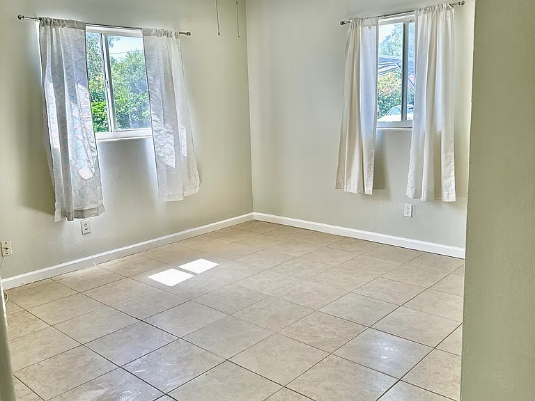 522 Florida Ave — Photo 13