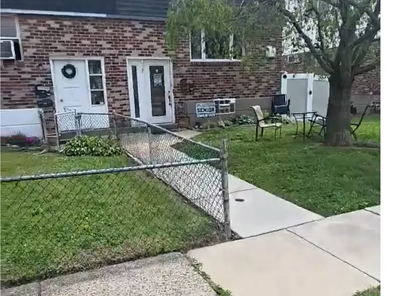 Green Ave — Photo 1