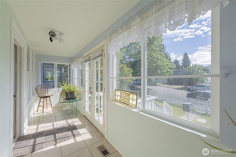 5th image of 2424 Cleveland Avenue