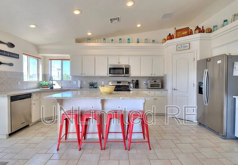304 Acoma Blvd S — Photo 12