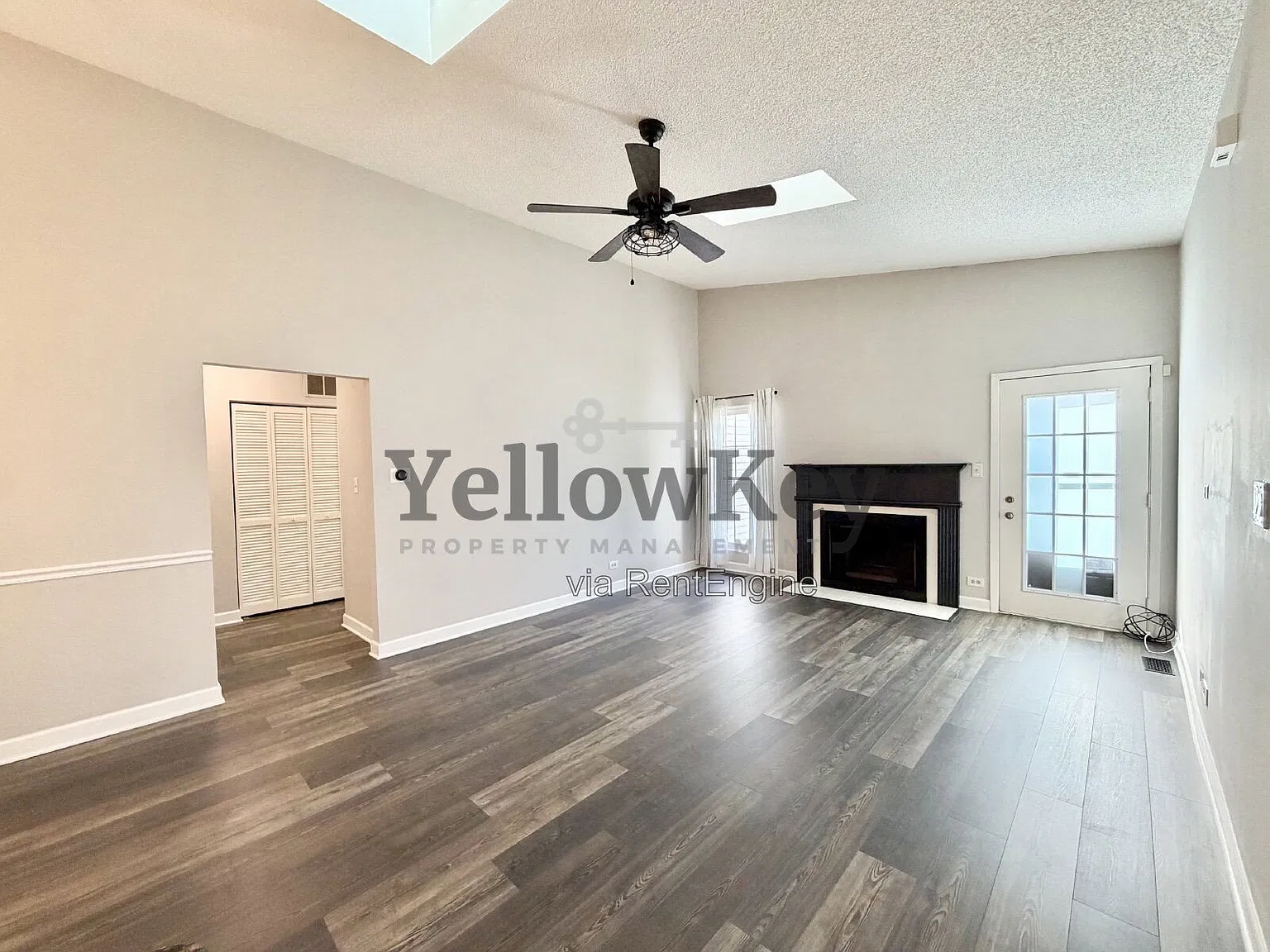 3 bed, 2.0 bath, 1302 sqft, $2,650 — Photo 4