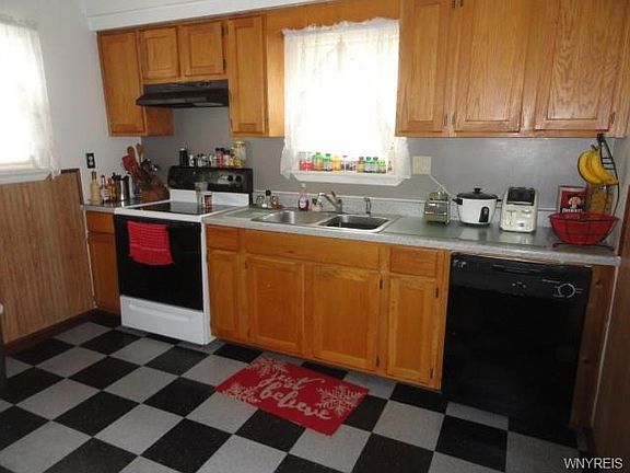 4th image of 2312 Walnut Ave