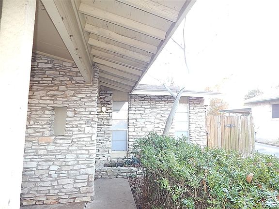 3rd image of 1407 Fairfield Dr #B