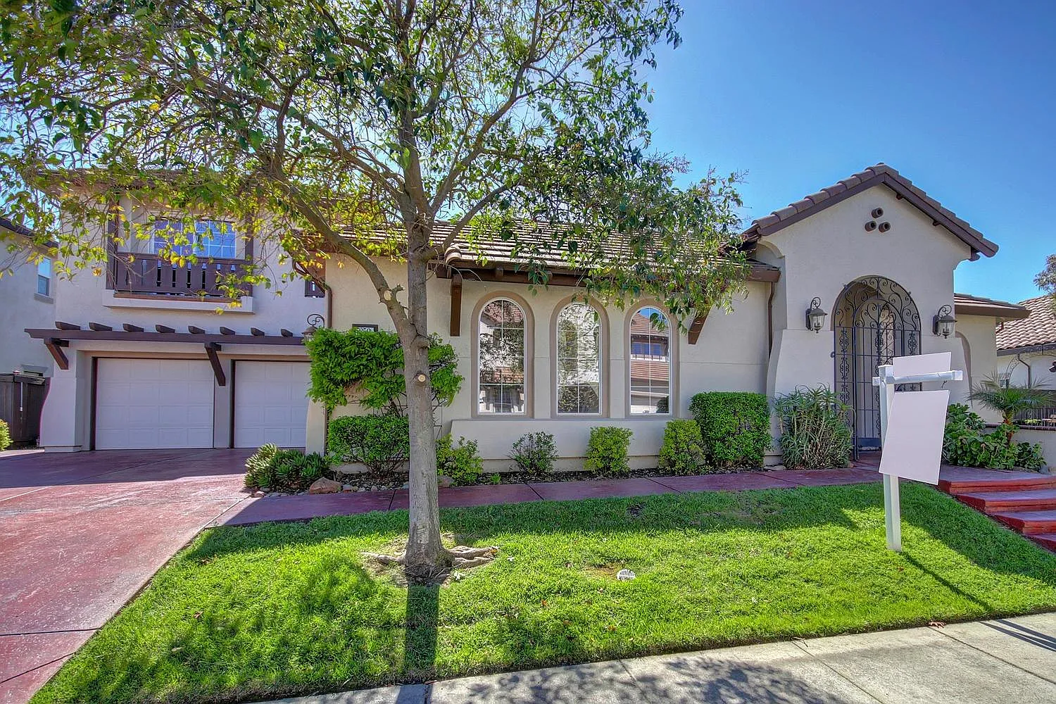 250 Hawkcrest Cir photo 1