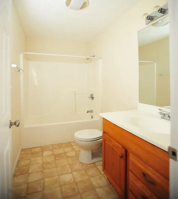 3 bed, 1120 sqft, $1,545 — Photo 3