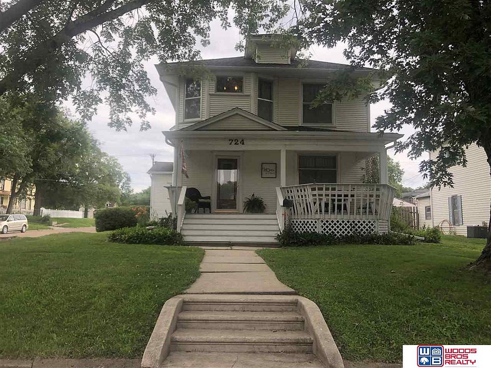 724 N 10th St Beatrice NE 68310 Zillow