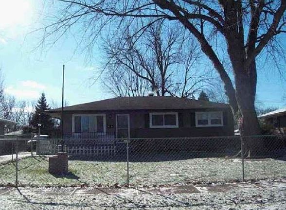 2nd image of 3960 Chateau Dr
