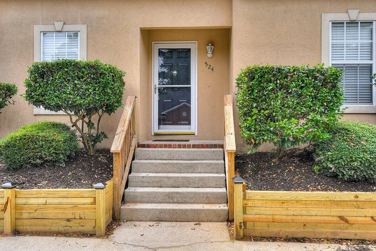 3 bed, 2.0 bath, 1595 sqft, $1,650 — Photo 2