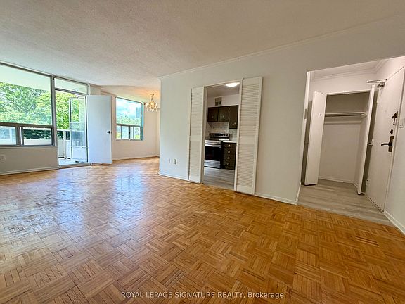 3rd image of 20 Edgecliff Golfway #409