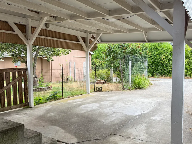 722 Milroy St SW — Photo 17