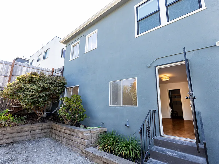2921 Rawson St — Photo 43