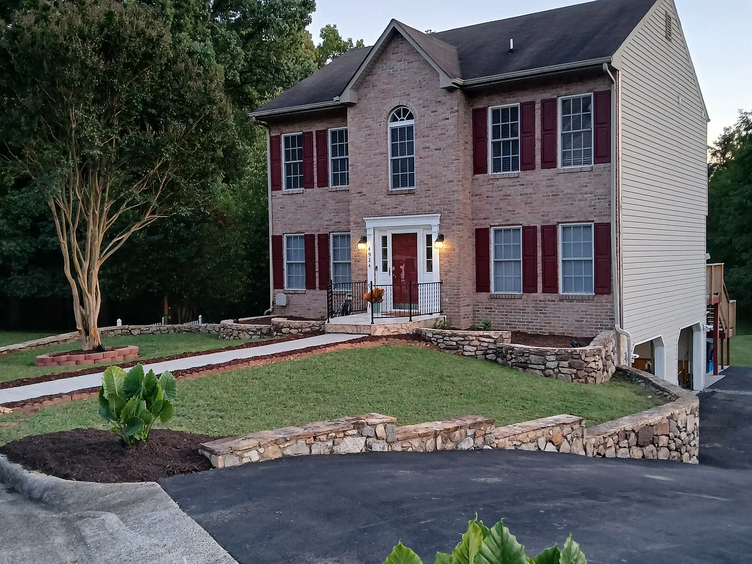 5 bed, 2.5 bath, 3040 sqft, $3,500 — Photo 1