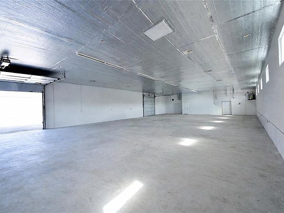 4th image of 6010 Wall St