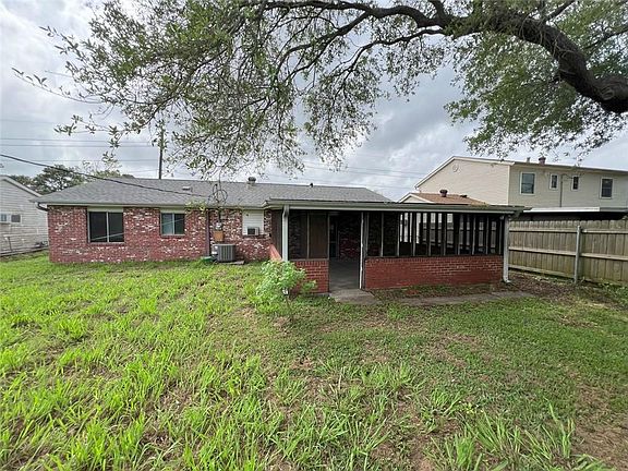 4th image of 885 Oakwood Dr