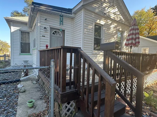 1300 S Greenlawn Ave, Peoria, IL 61605