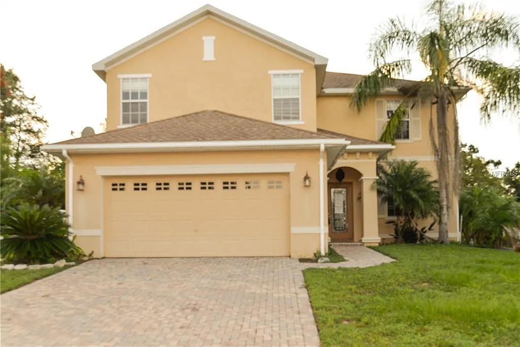 5 bed, 3.5 bath, 2722 sqft, $2,500 — Photo 1